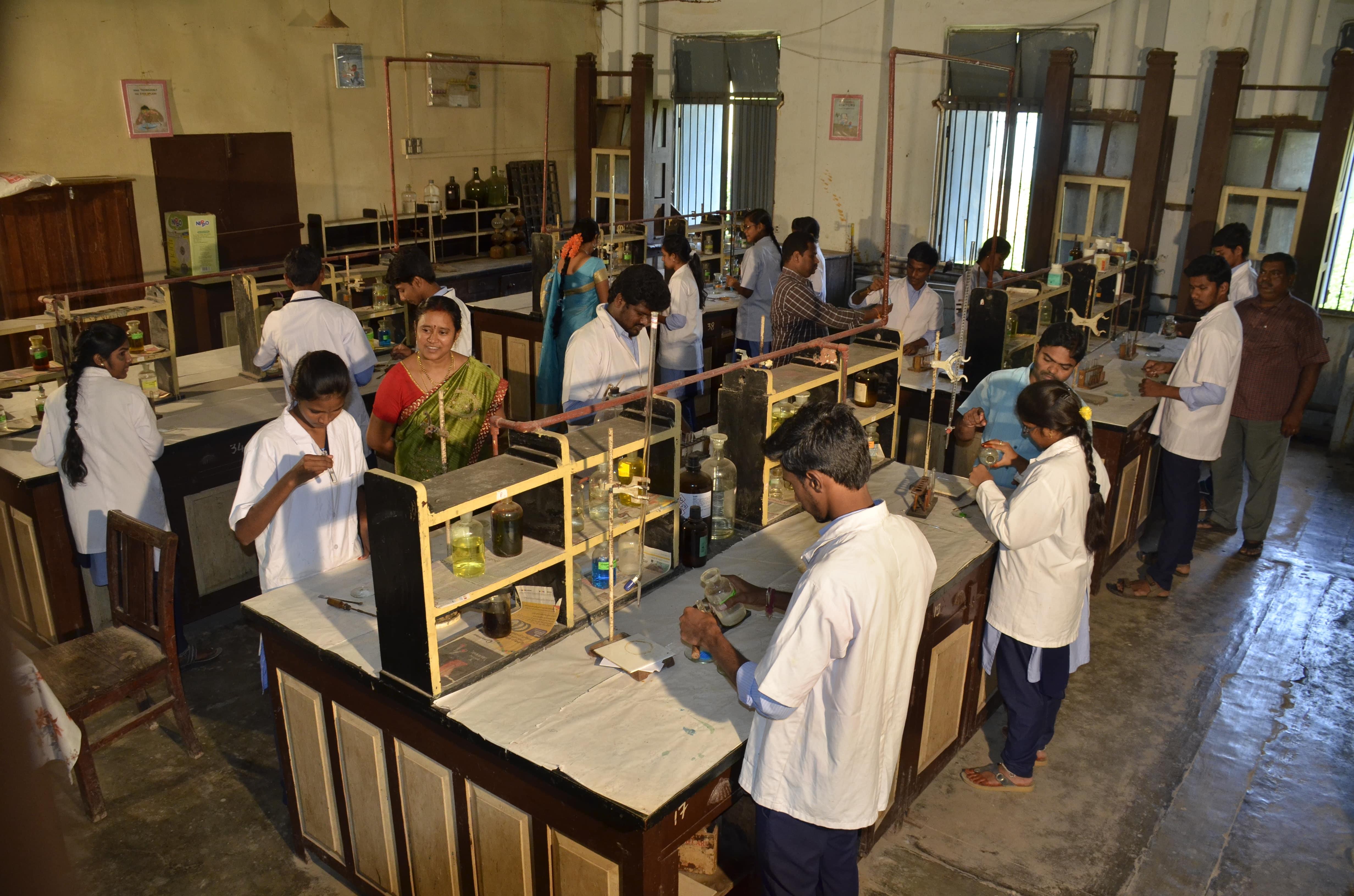Government College (Autonomous) Rajahmundhry Laboratories photo 9